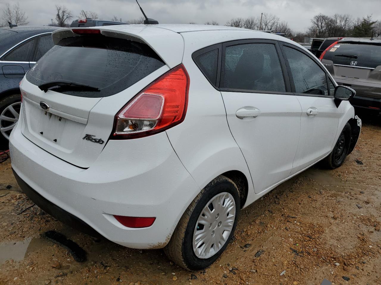 2015 Ford Fiesta S - Фото 3