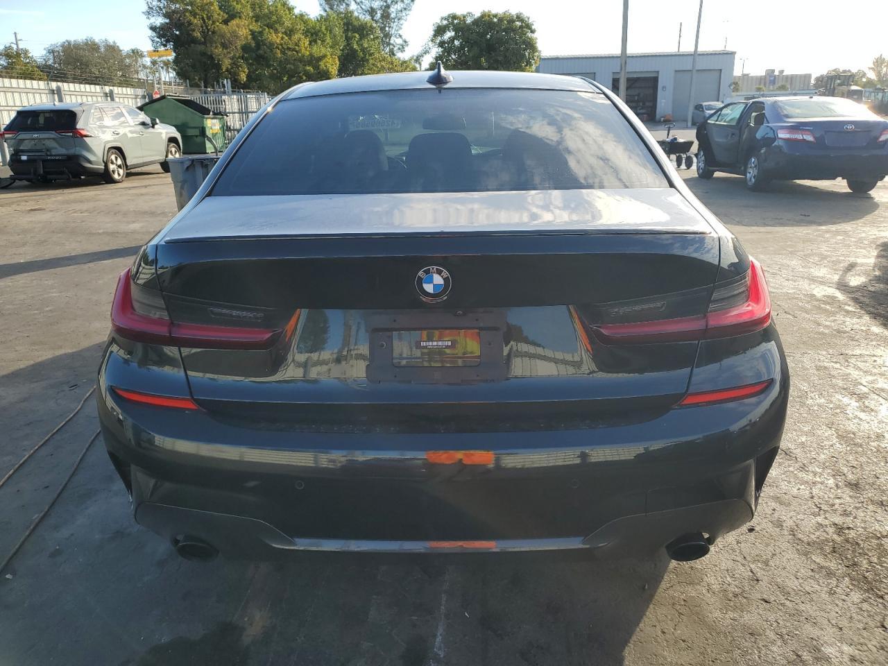 2022 BMW 330I - Фото 6