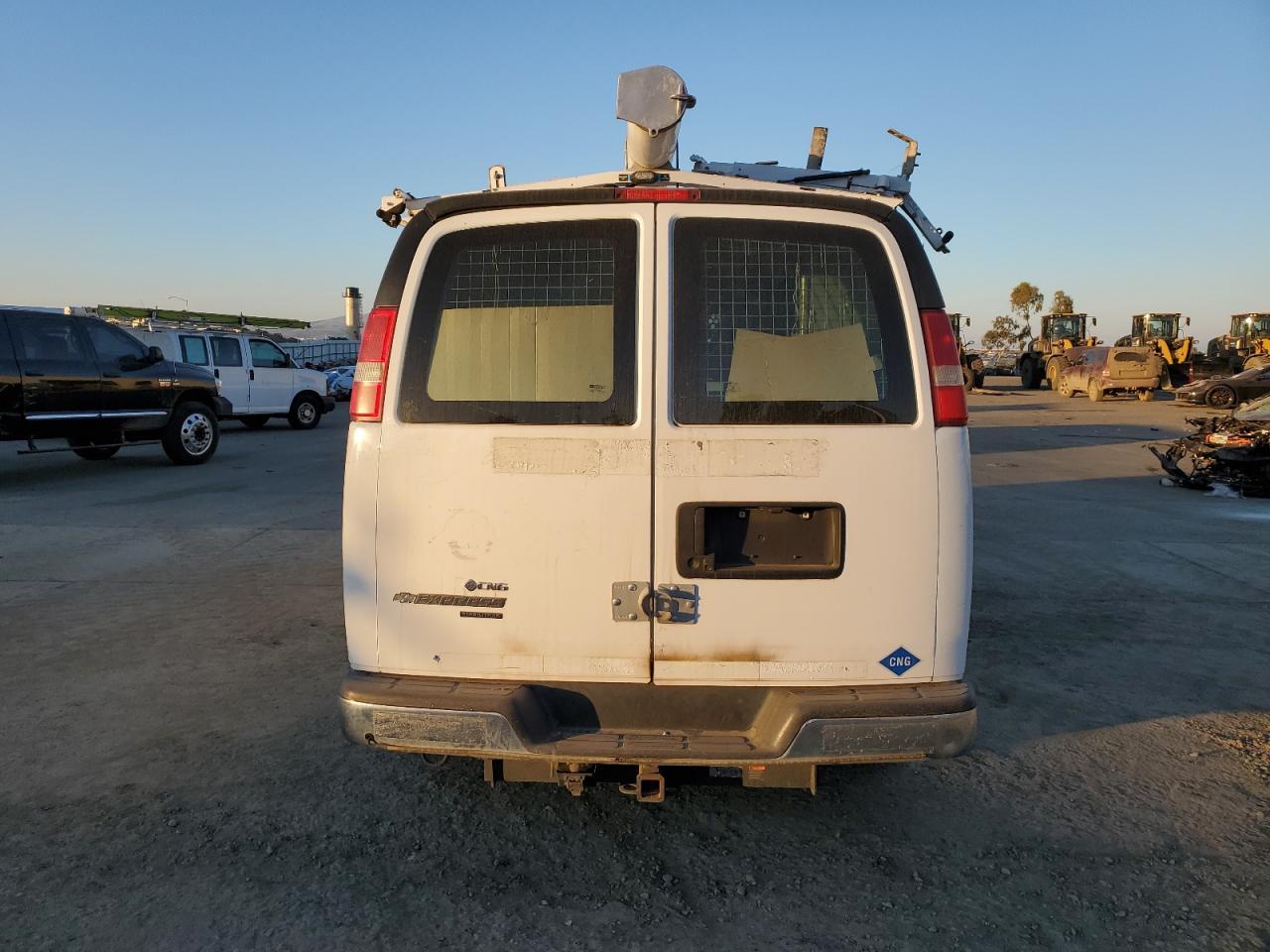 2014 Chevrolet Express G2500 - Image 6