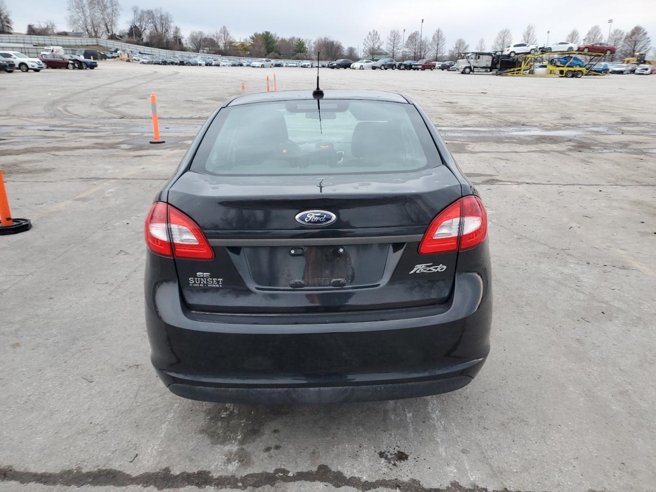 2013 Ford Fiesta Se - Фото 6