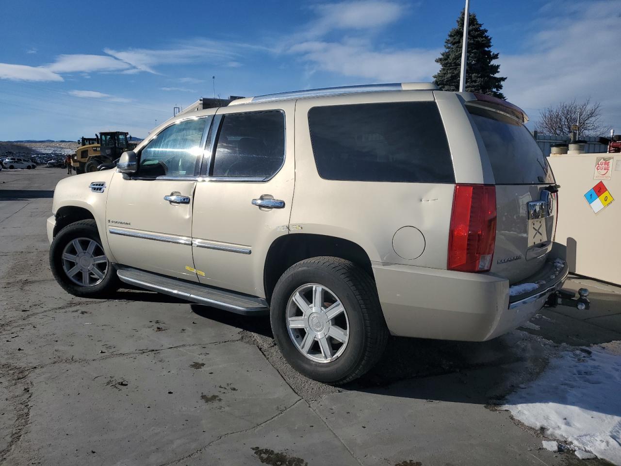 2007 Cadillac Escalade Luxury - Image 2