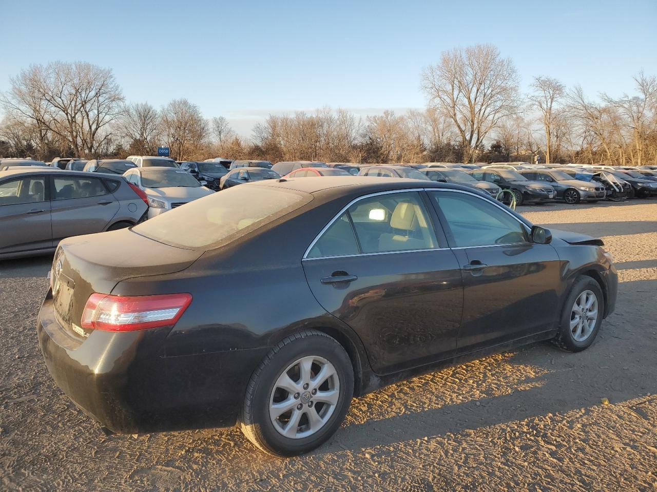 2011 Toyota Camry Base - Фото 3