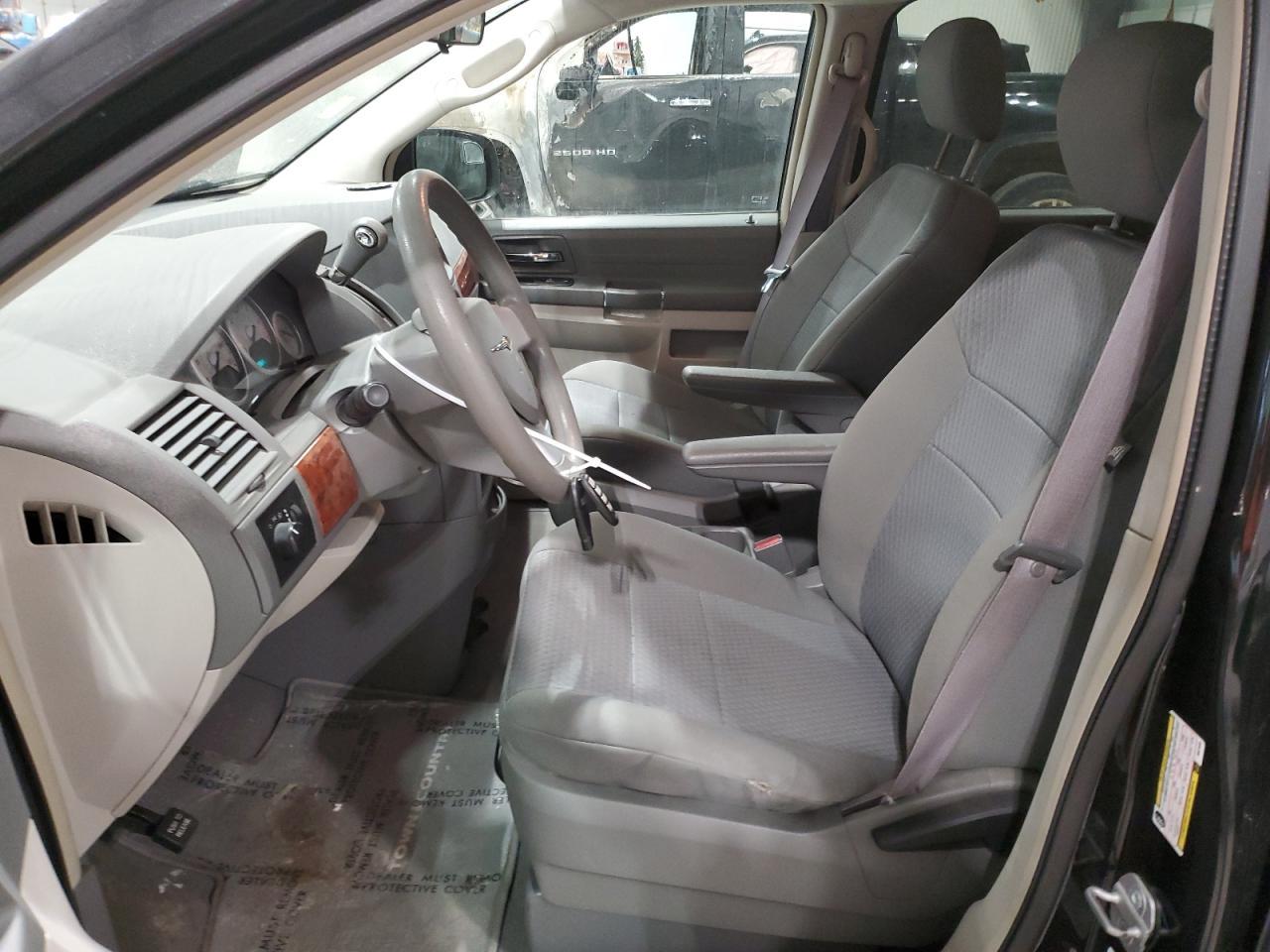 2009 Chrysler Town & Country Lx - Фото 7