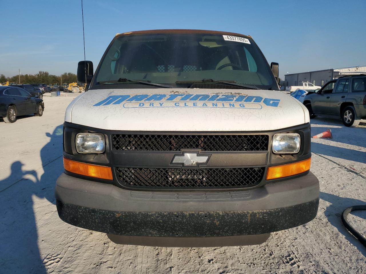 2010 Chevrolet Express G2500 - Image 5
