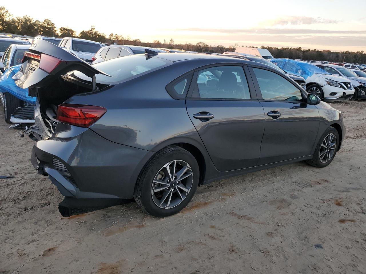 2022 Kia Forte Fe - Фото 3