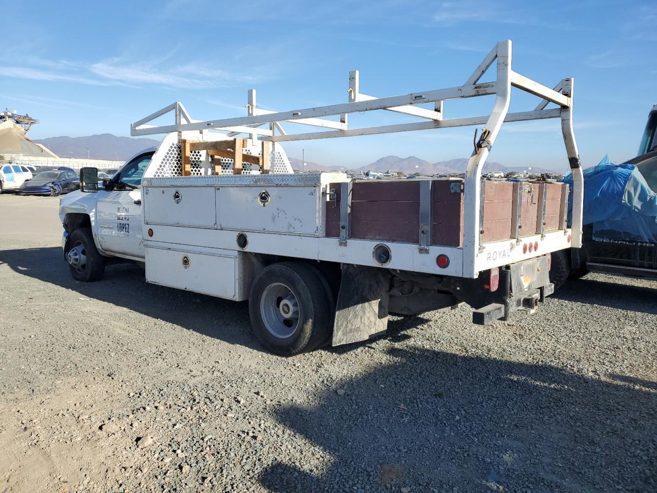 2017 Chevrolet Silverado C3500 - Image 2