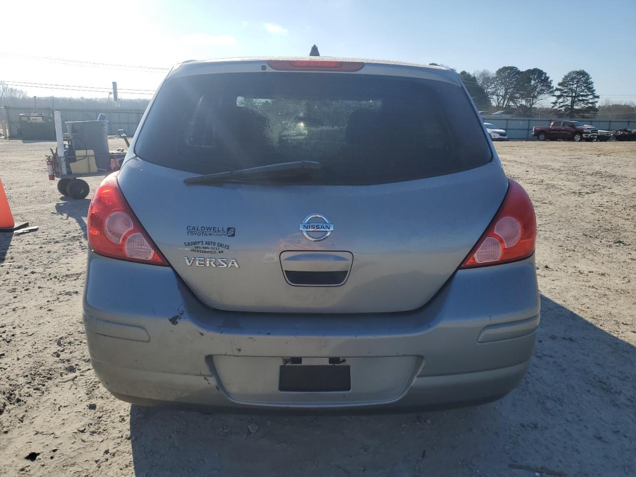 2011 Nissan Versa S - Фото 6