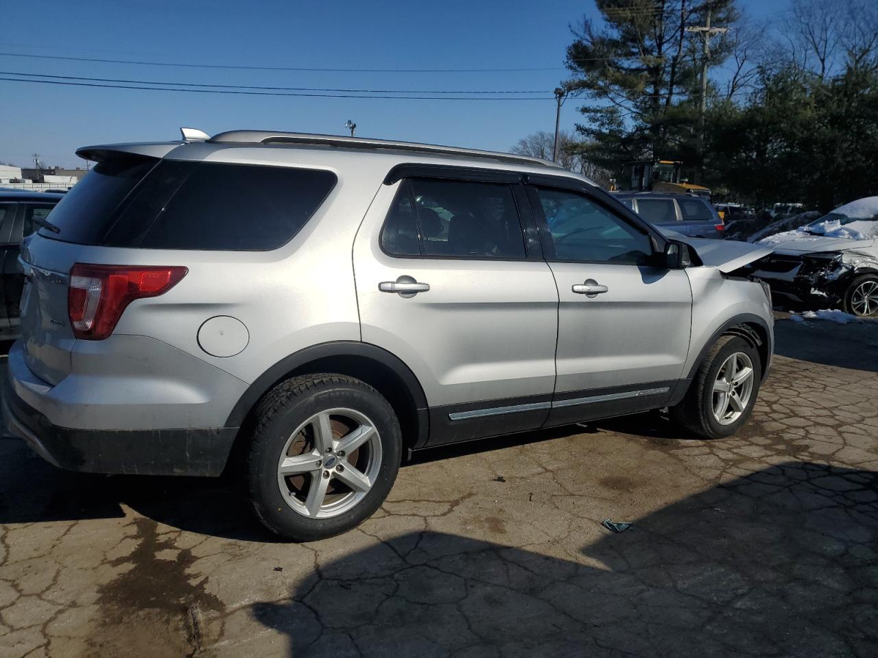 2017 Ford Explorer Xlt - Фото 3