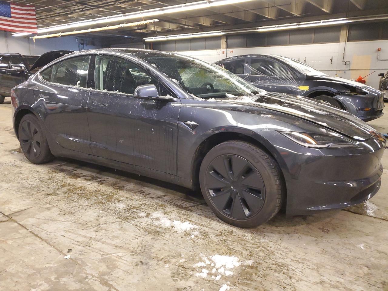 2024 Tesla Model 3 - Фото 4