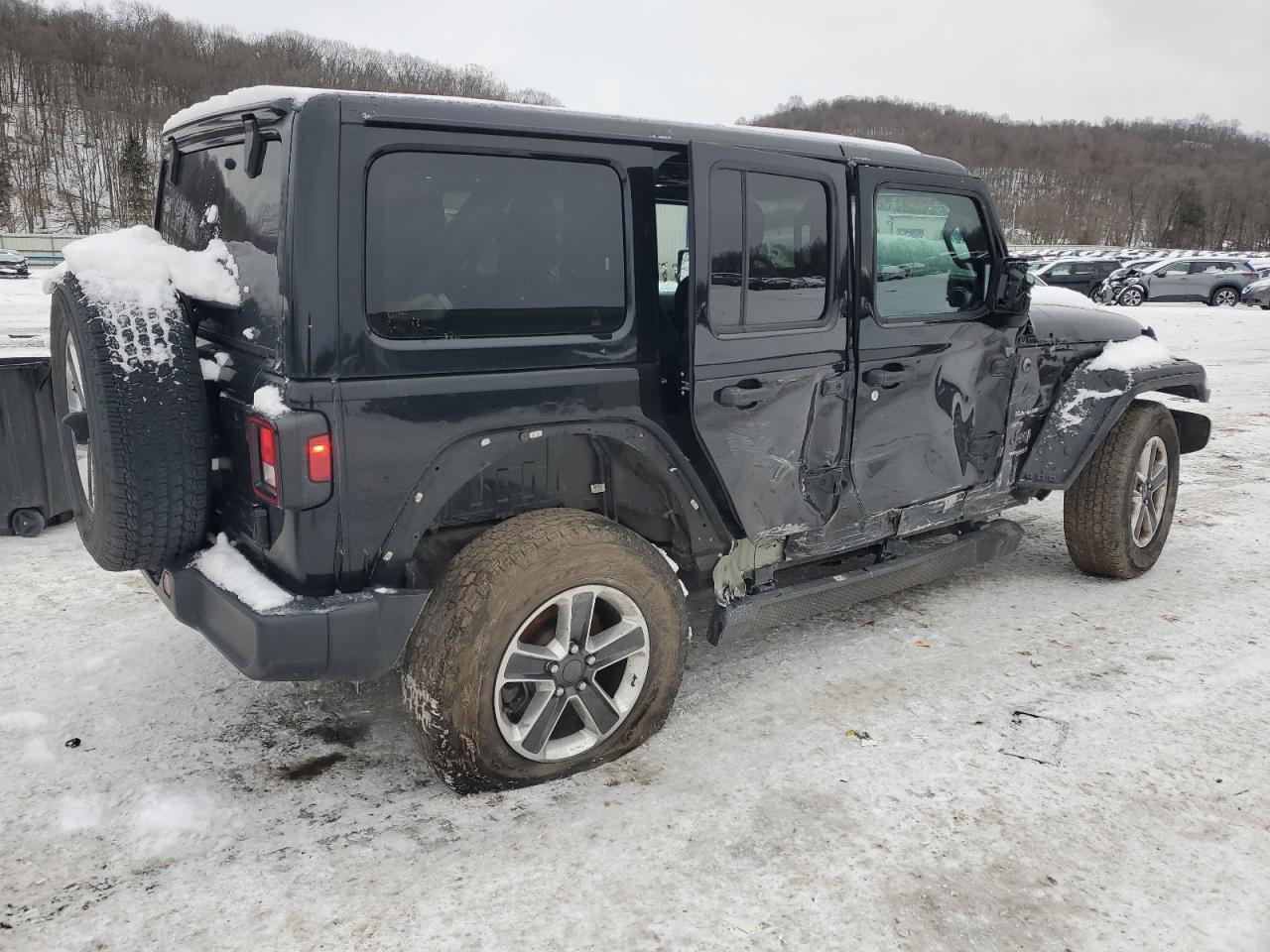 2018 Jeep Wrangler Unlimited Sahara - Image 3