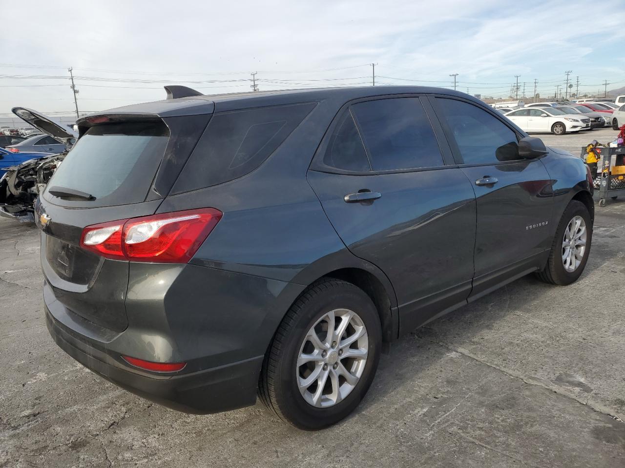 2020 Chevrolet Equinox Ls - Фото 3