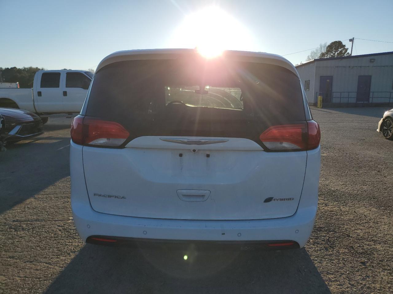 2018 Chrysler Pacifica Hybrid Touring L - Фото 6