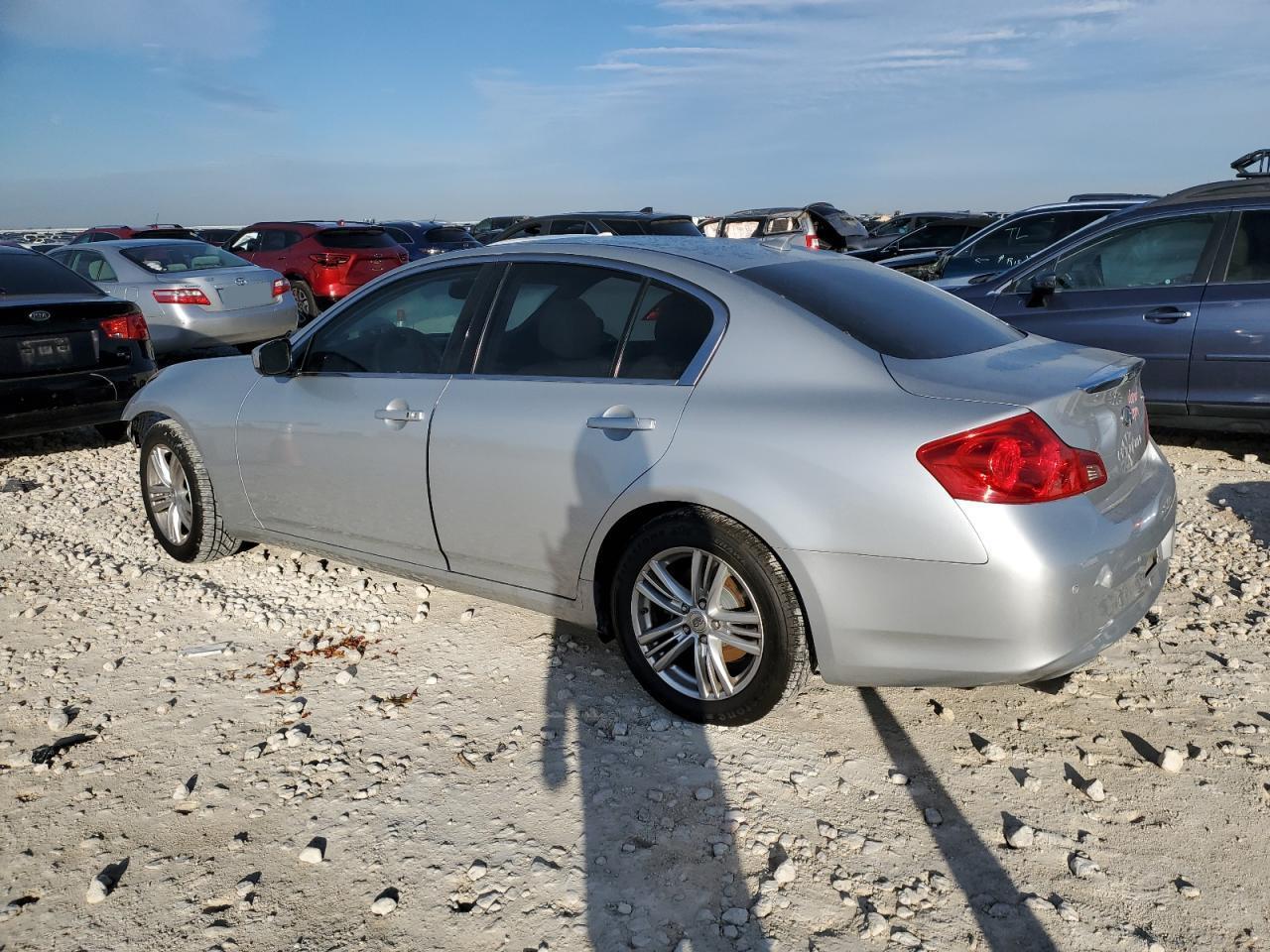 2010 Infiniti G37 Base - Фото 2