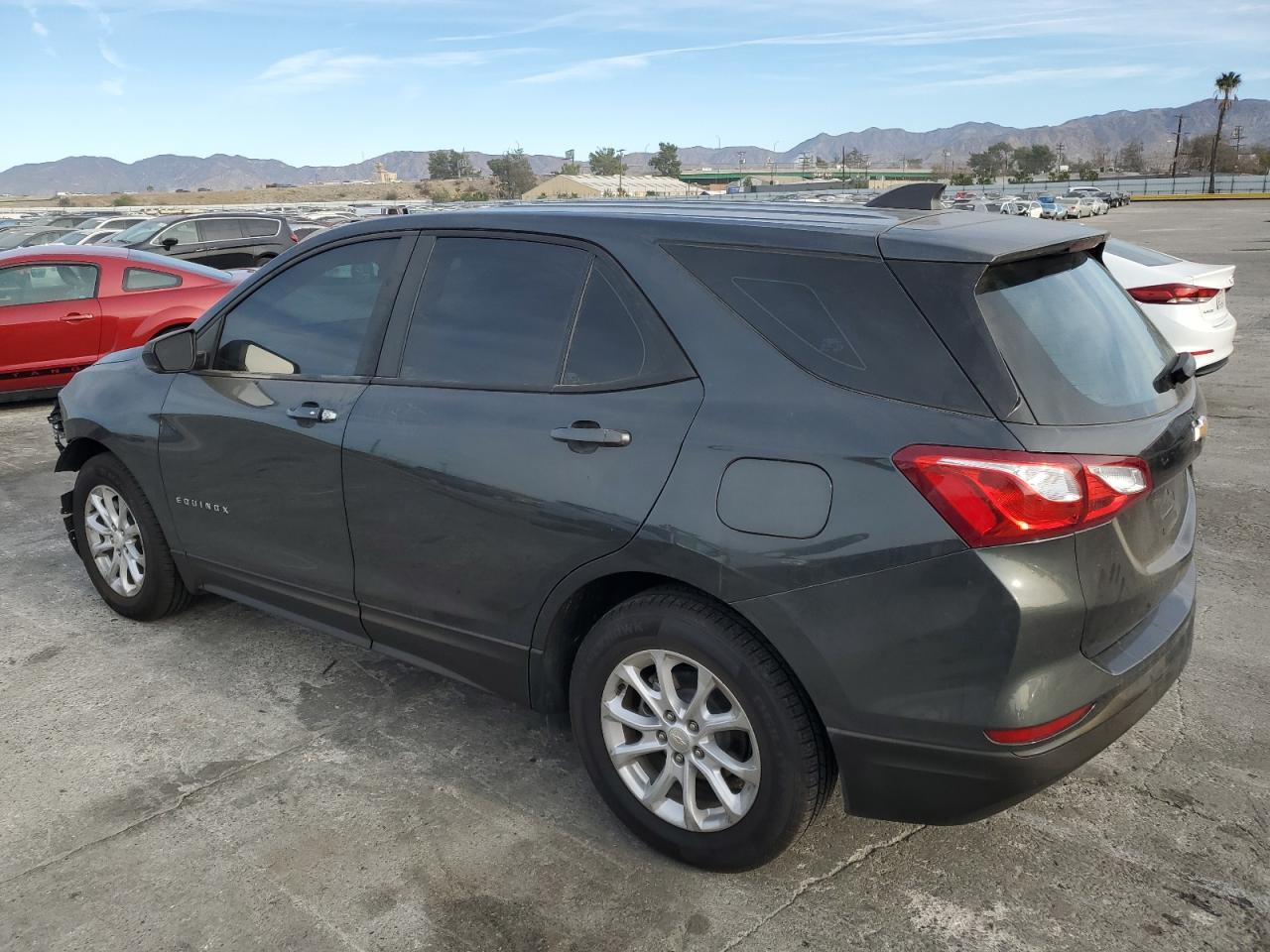 2020 Chevrolet Equinox Ls - Фото 2