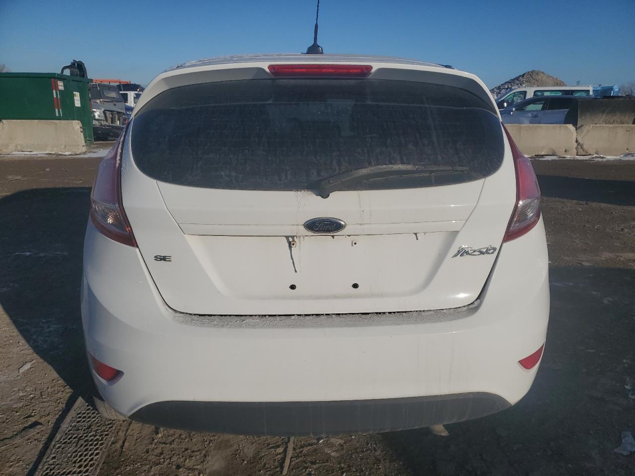 2015 Ford Fiesta Se - Фото 6