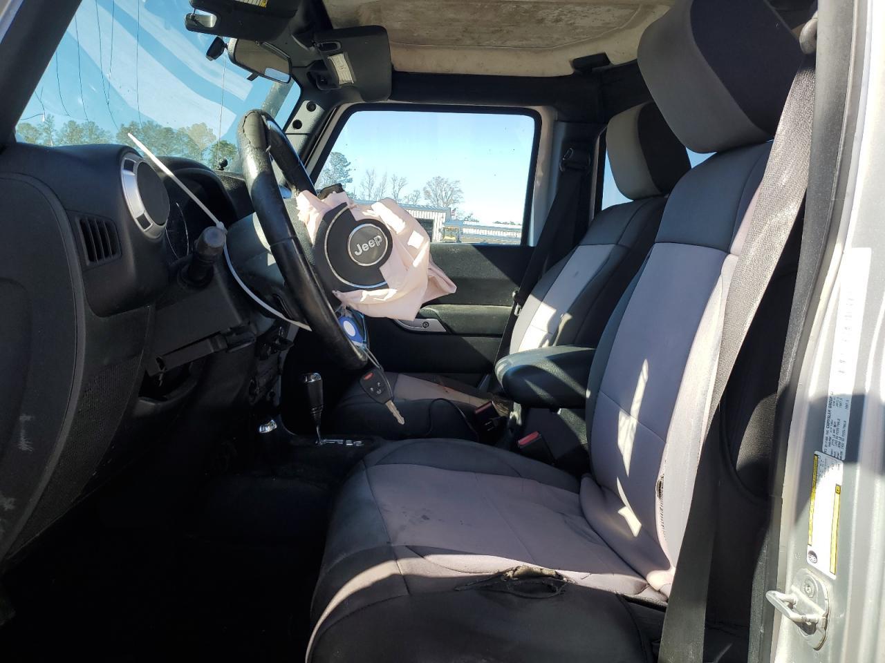 2012 Jeep Wrangler Unlimited Sahara - Image 7