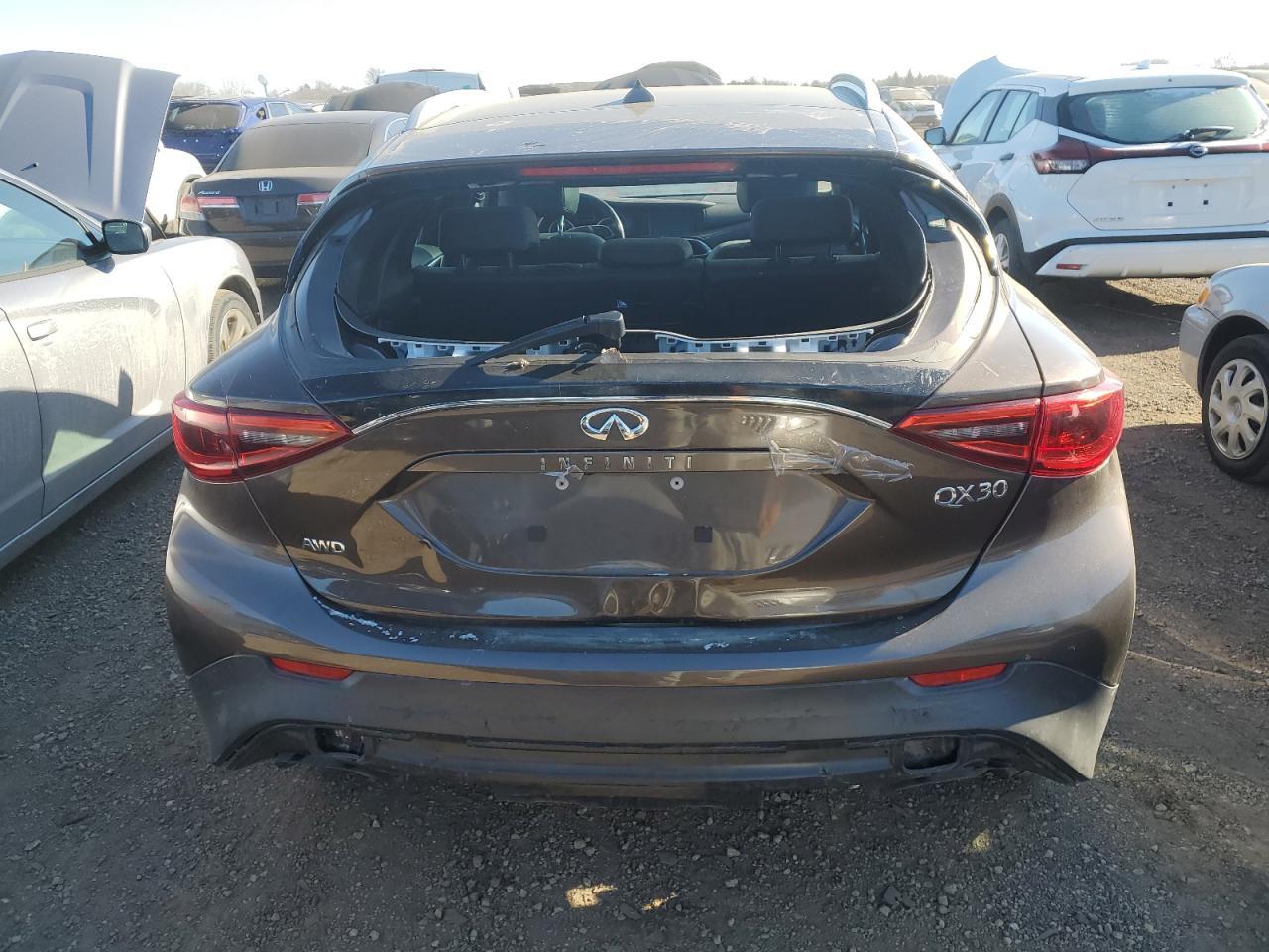 2017 Infiniti Qx30 Base - Image 6
