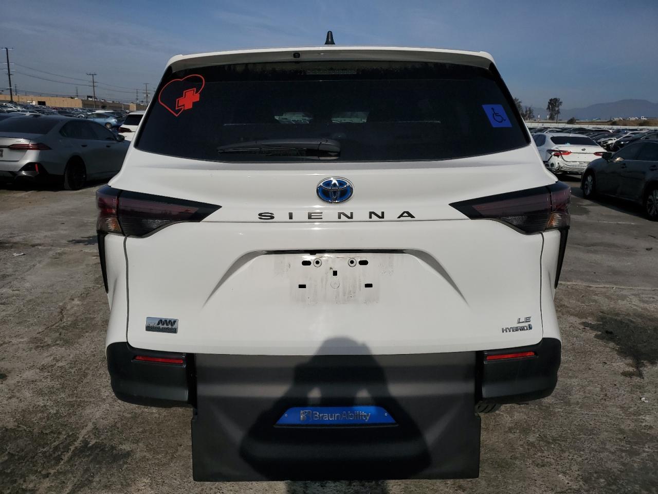 2024 Toyota Sienna Le - Фото 6