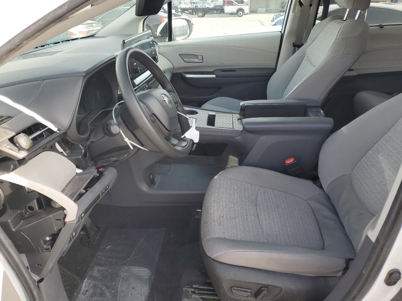 2024 Toyota Sienna Le - Фото 7