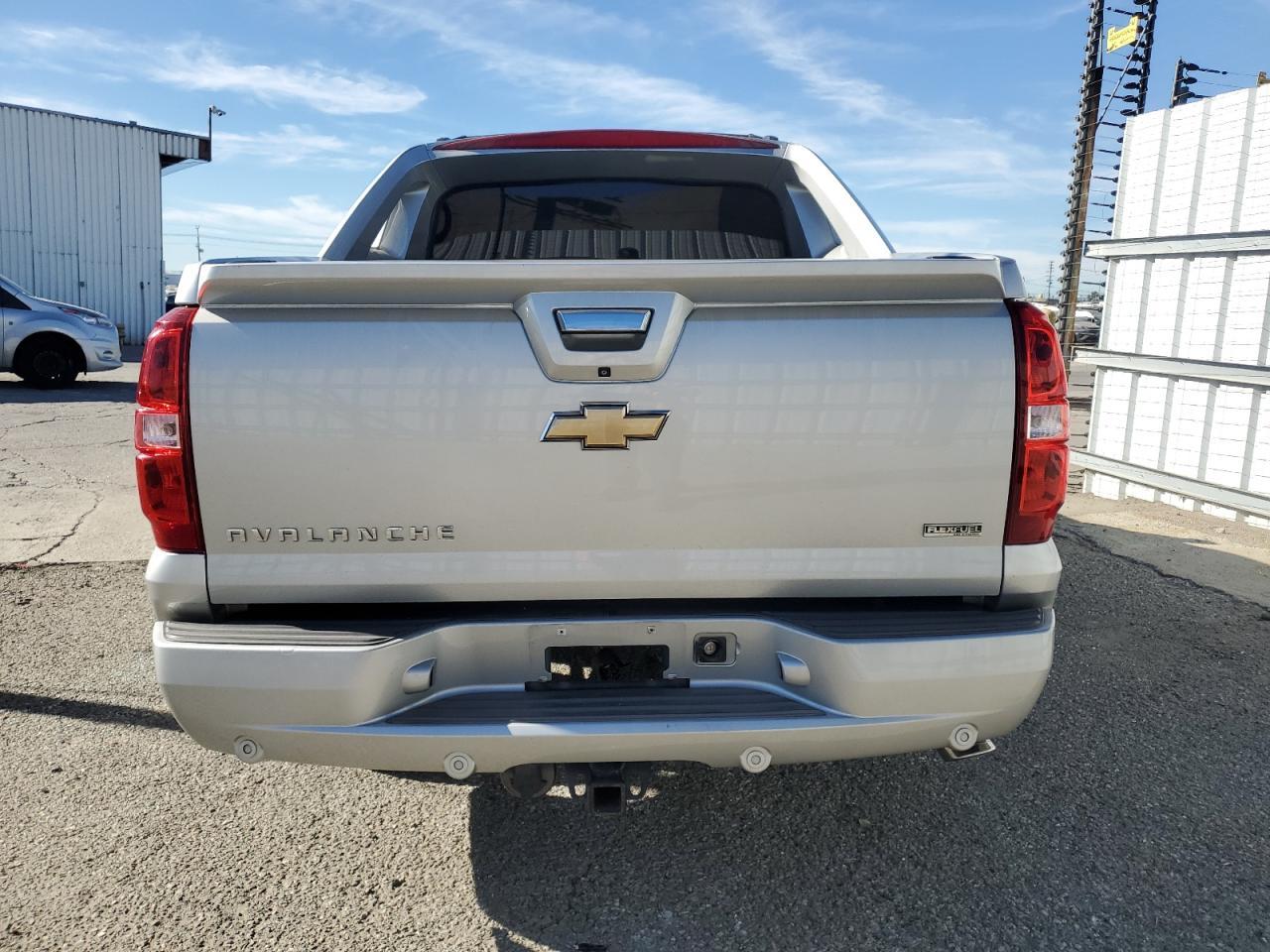 2011 Chevrolet Avalanche Ls - Фото 6