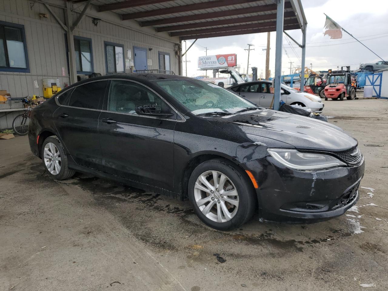 2015 Chrysler 200 Limited - Фото 4