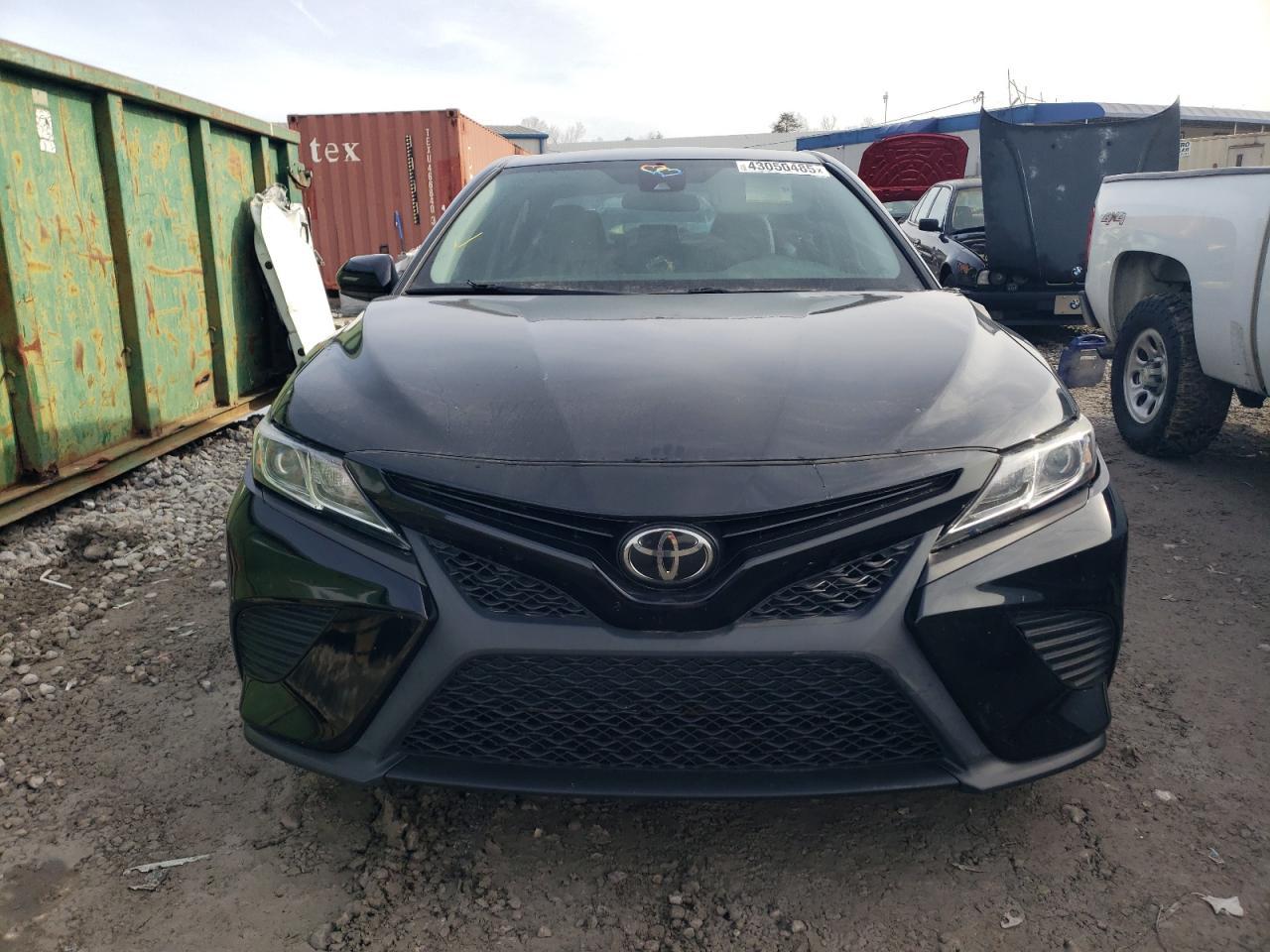 2019 Toyota Camry Se - Фото 5