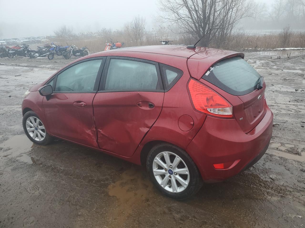 2013 Ford Fiesta Se - Фото 2