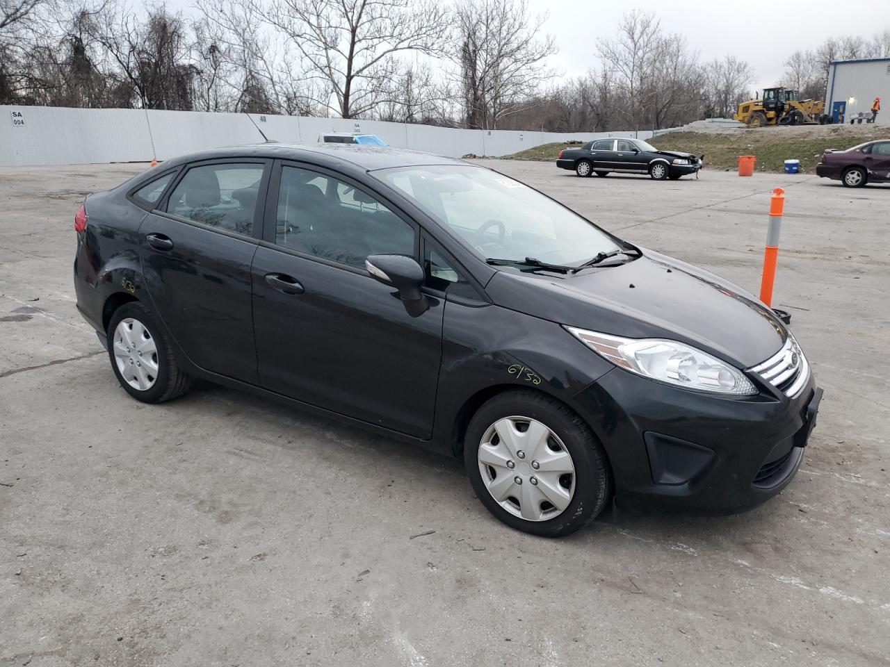 2013 Ford Fiesta Se - Фото 4