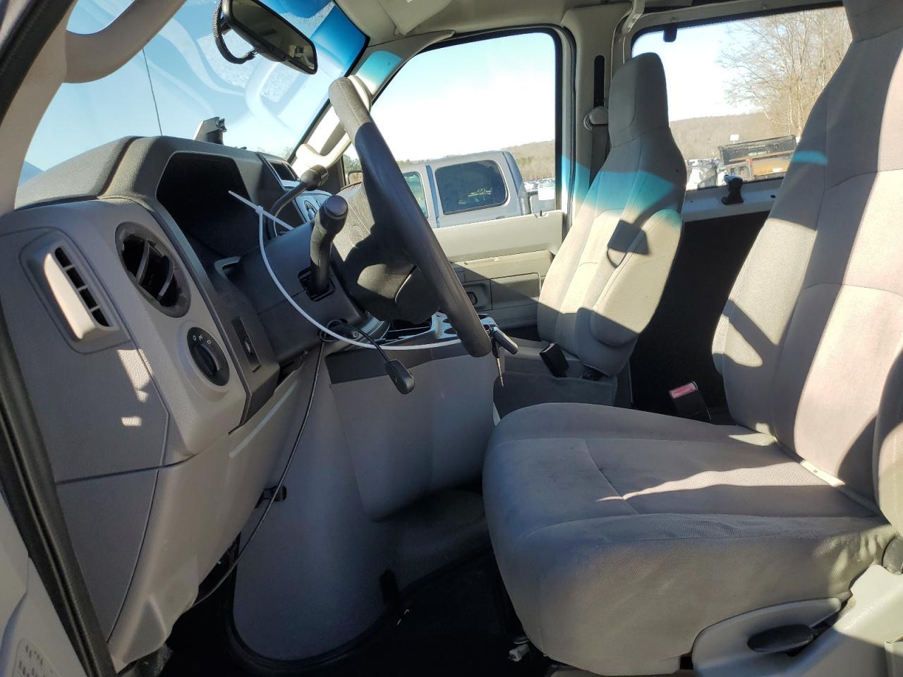2012 Ford Econoline E150 Van - Фото 7
