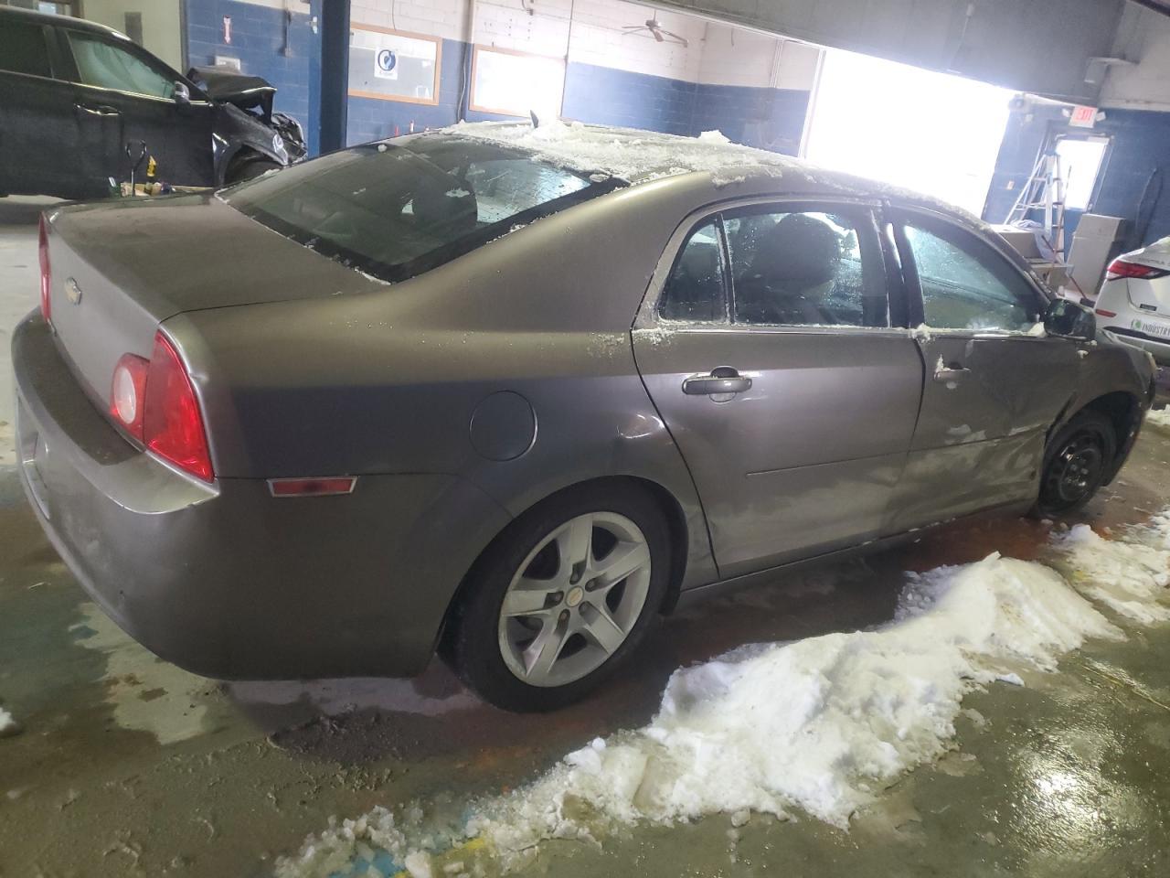 2010 Chev Malibu Ls - Фото 3