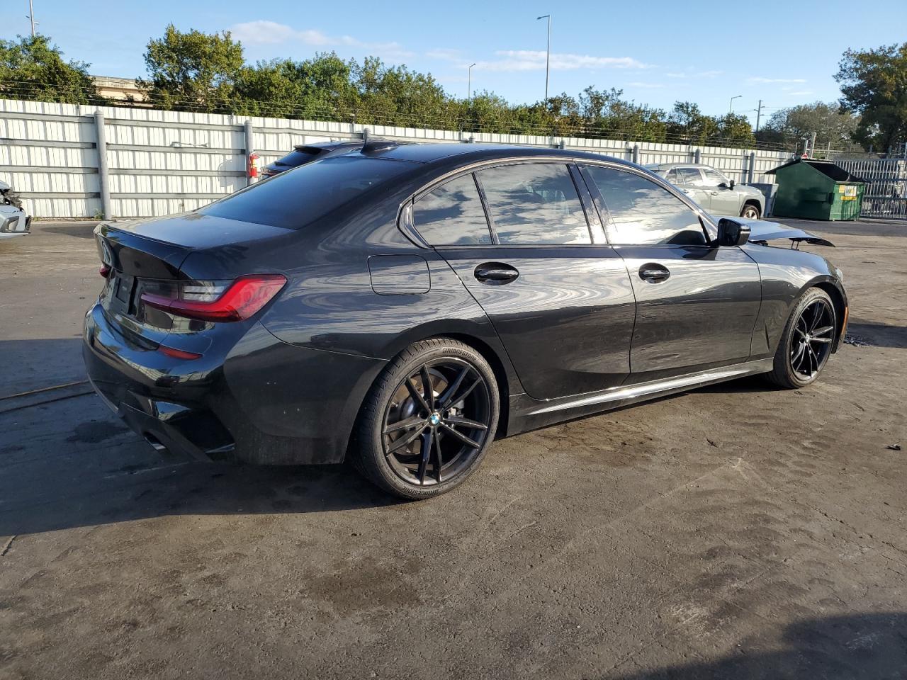 2022 BMW 330I - Фото 3