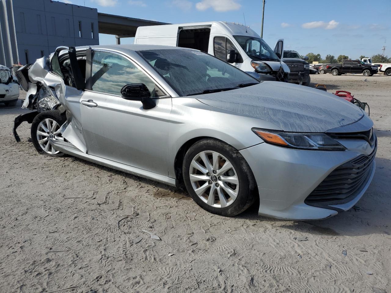 2018 Toyota Camry L - Фото 4
