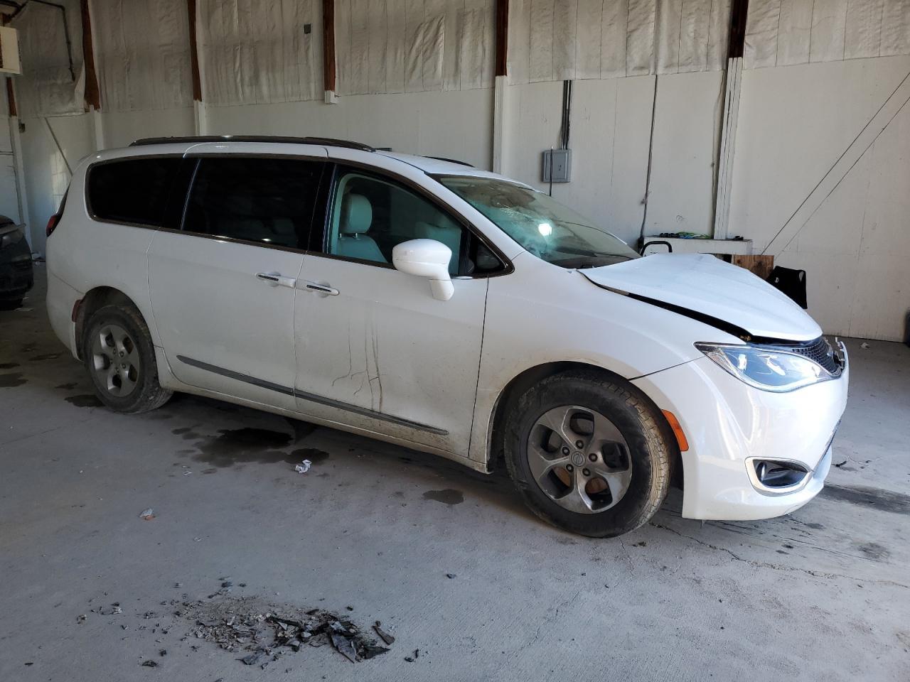 2017 Chrysler Pacifica Touring L Plus - Фото 4