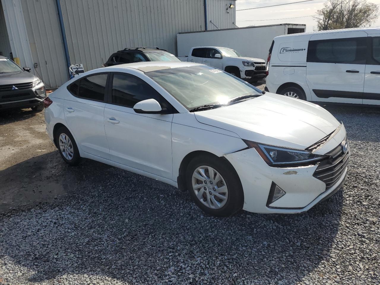 2020 Hyundai Elantra Se - Фото 4