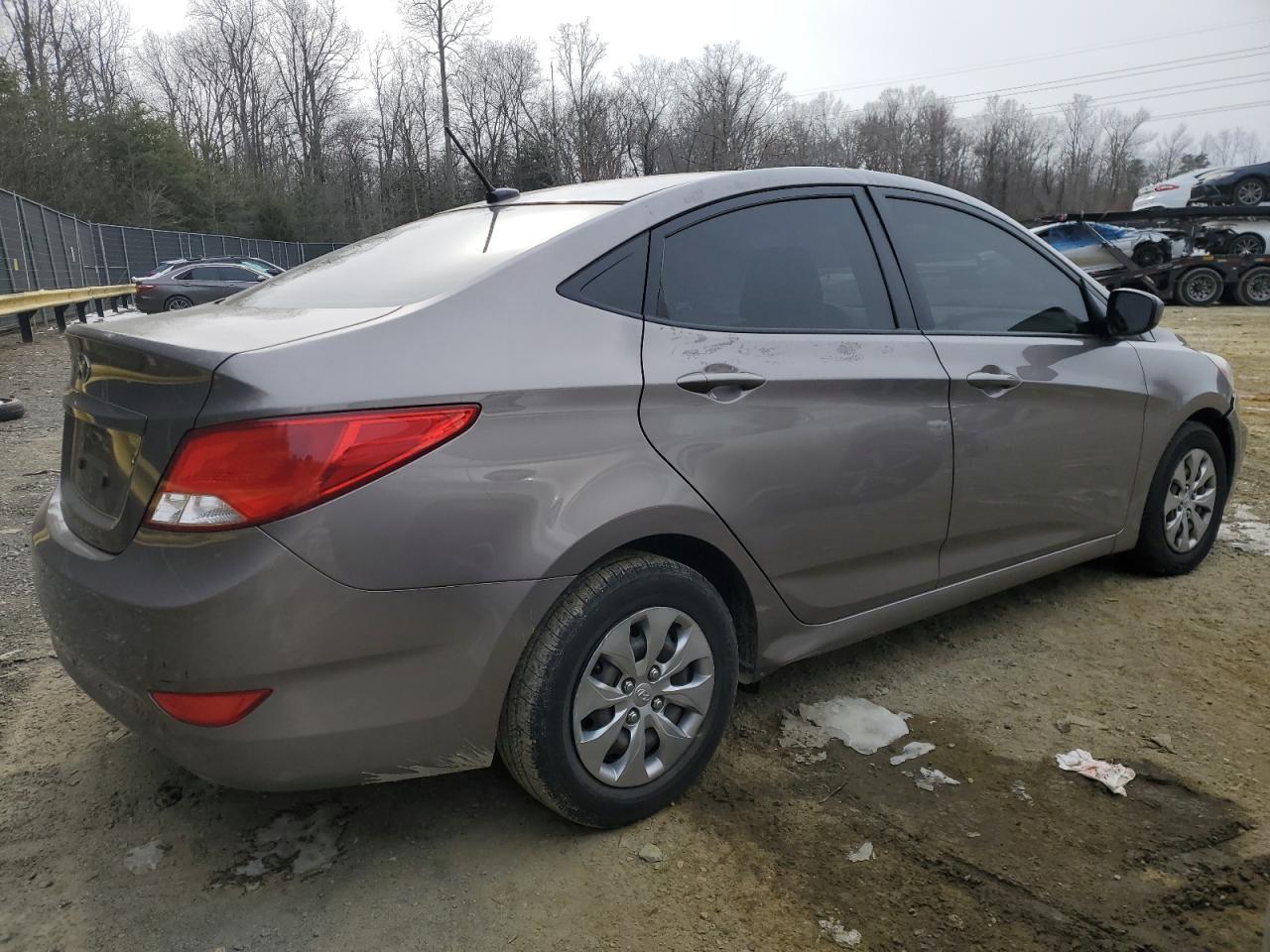 2017 Hyundai Accent Se - Фото 3
