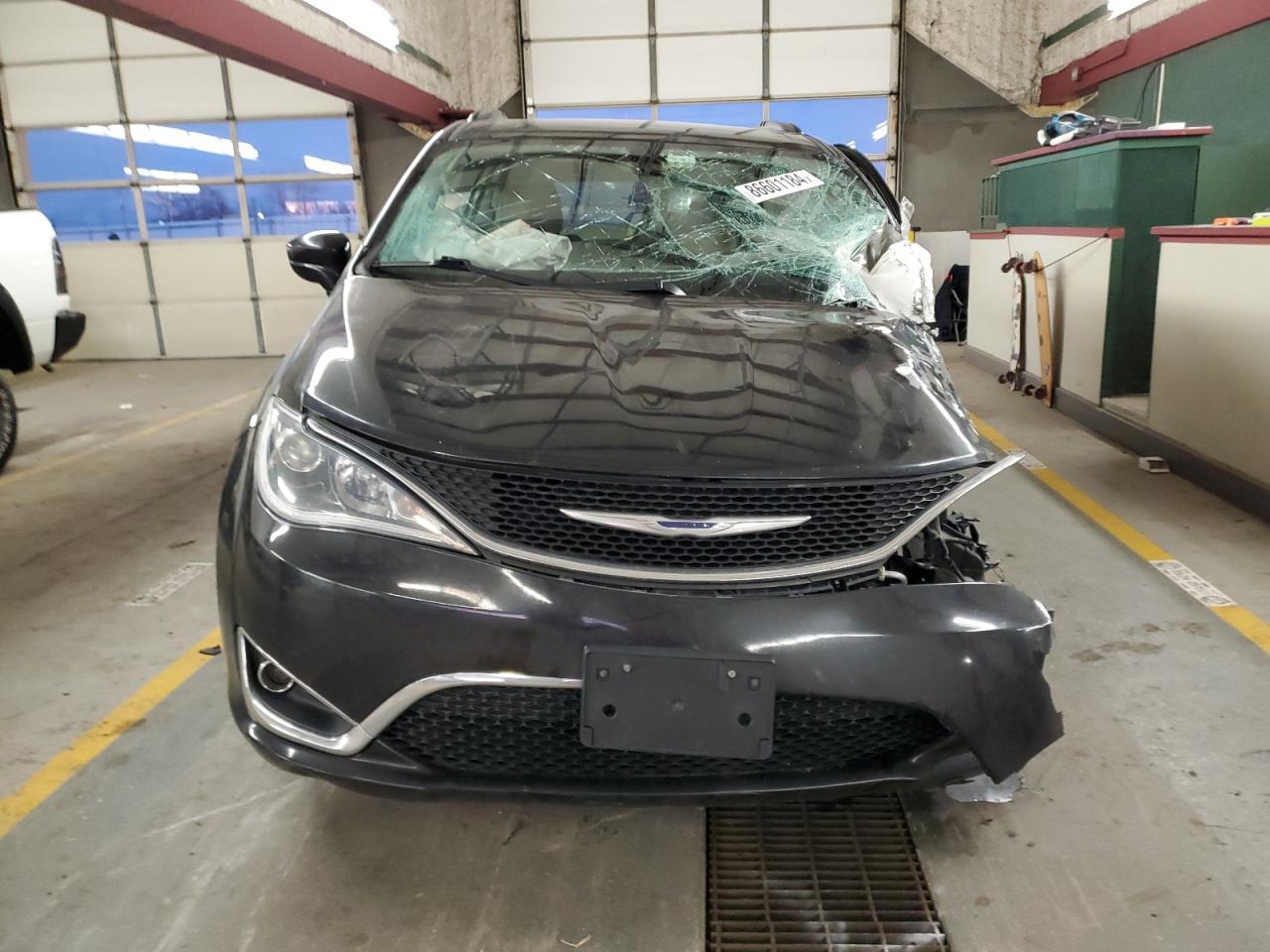 2017 Chrysler Pacifica Touring L - Фото 5