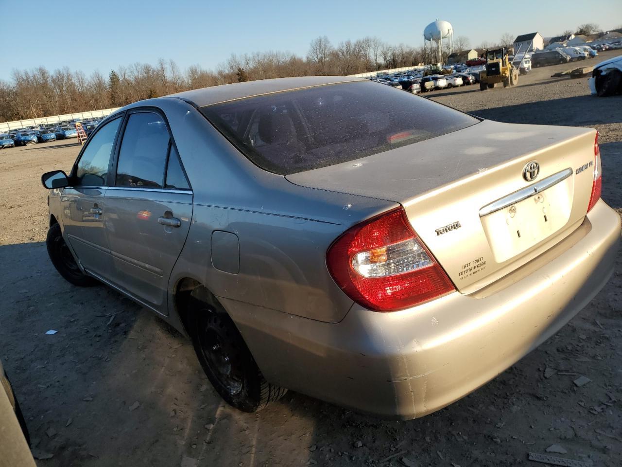 2002 Toyota Camry Le - Фото 2