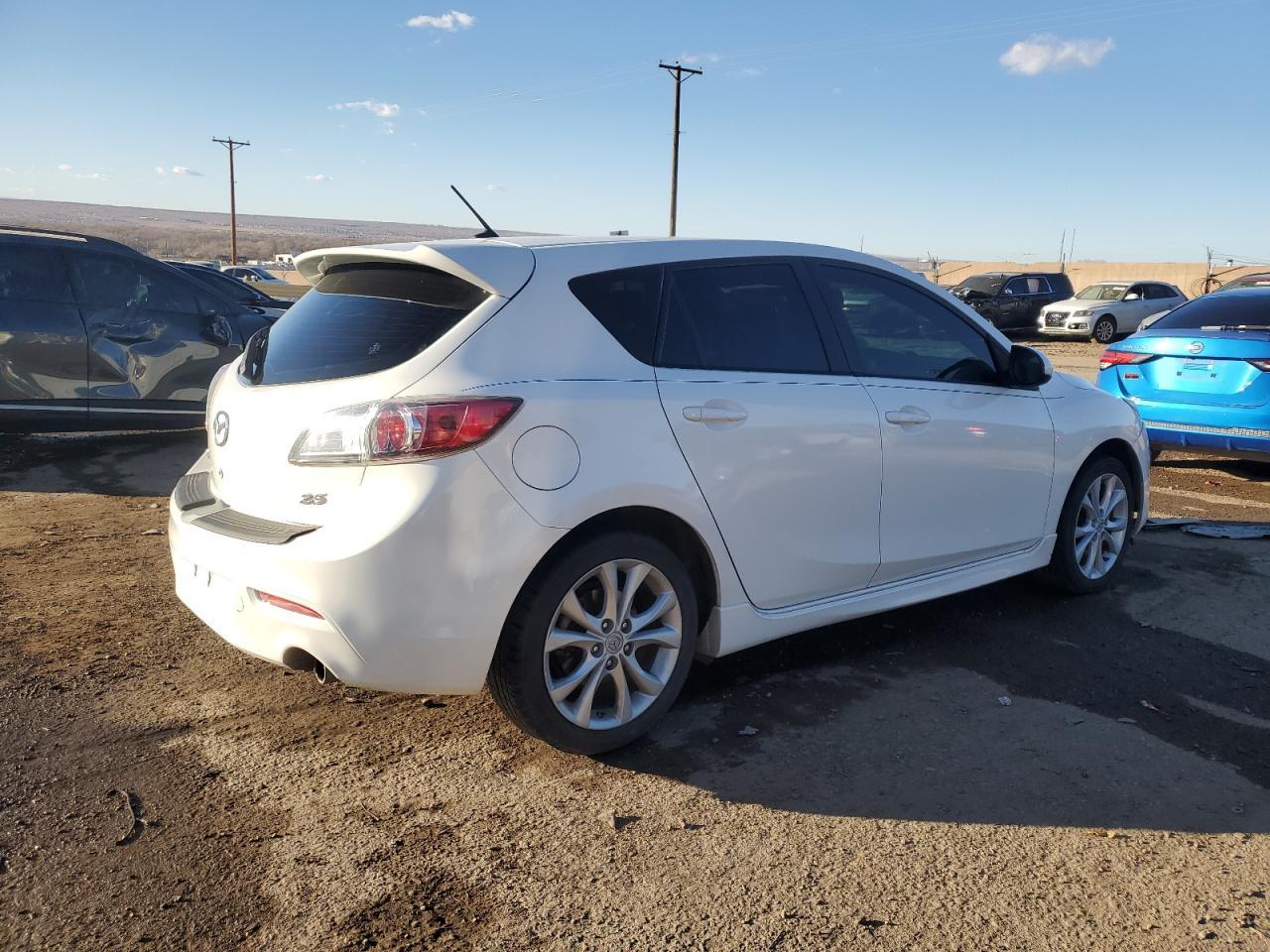 2011 Mazda 3 S - Image 3