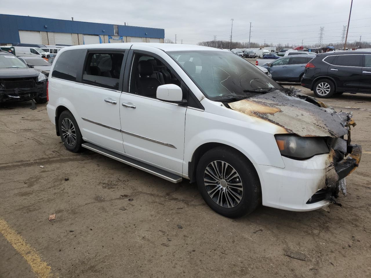 2014 Chrysler Town & Country S - Image 4