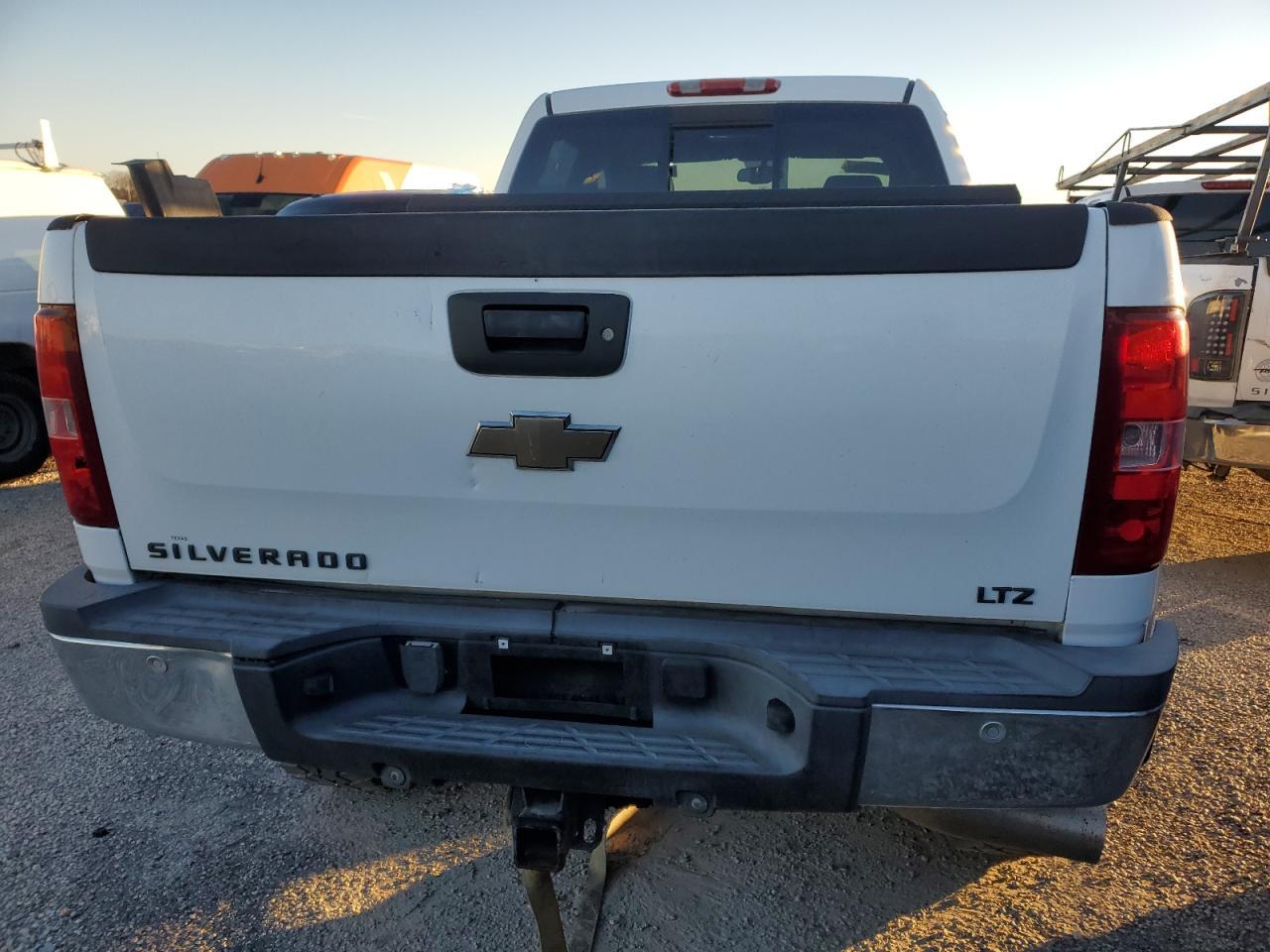 2008 Chevrolet Silverado - Image 6