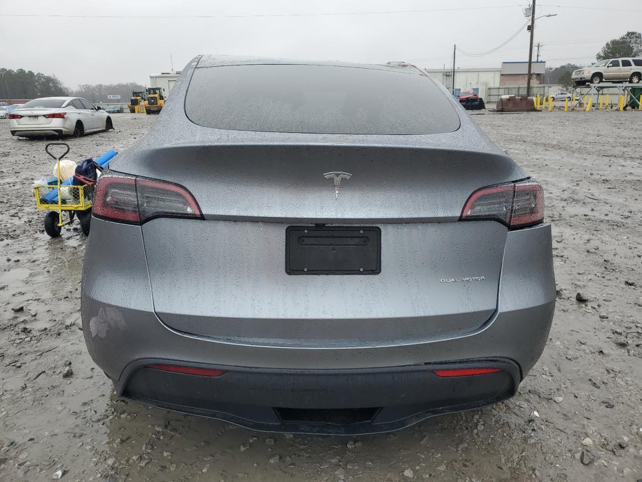 2025 Tesla Model Y - Фото 6
