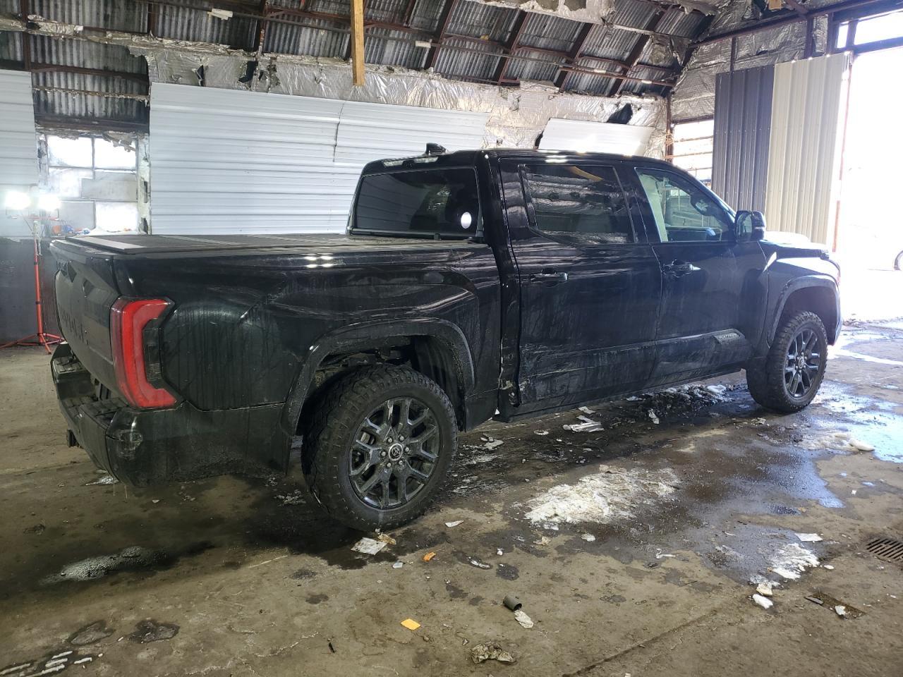 2023 Toyota Tundra Crewmax Platinum - Image 3