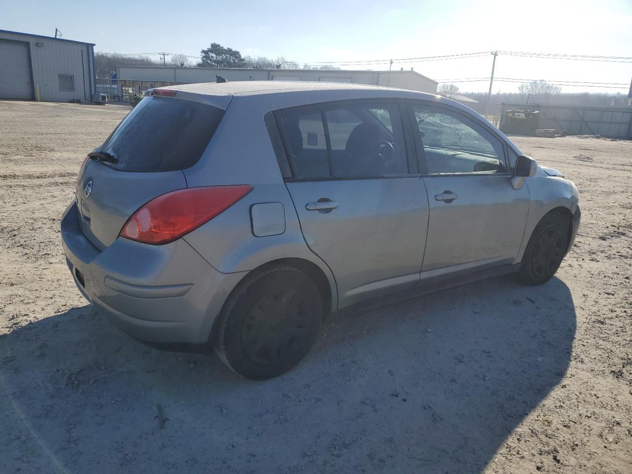 2011 Nissan Versa S - Фото 3
