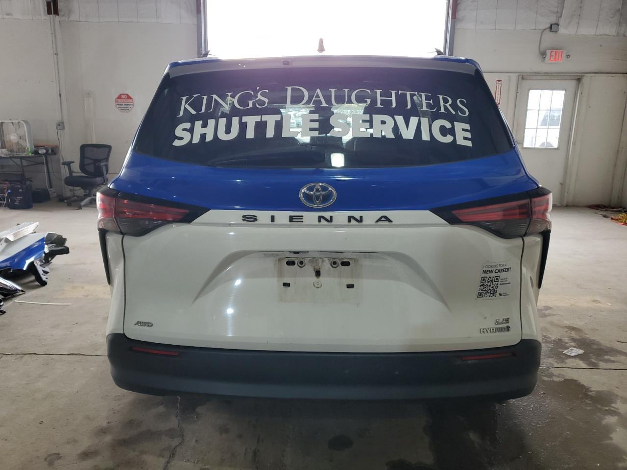 2021 Toyota Sienna Le - Image 6