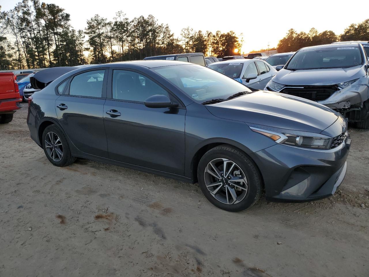 2022 Kia Forte Fe - Фото 4