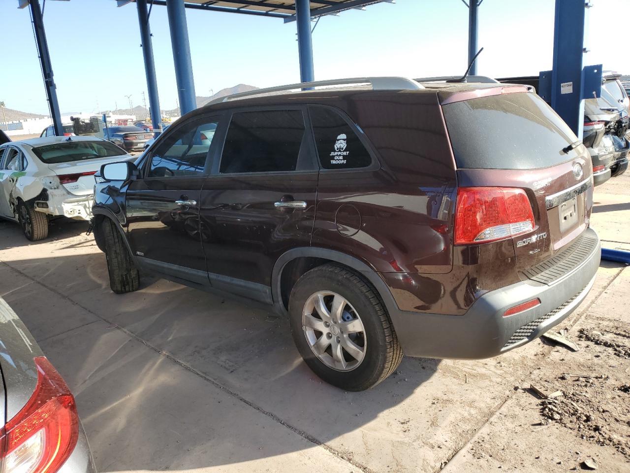 2013 Kia Sorento Lx - Image 2