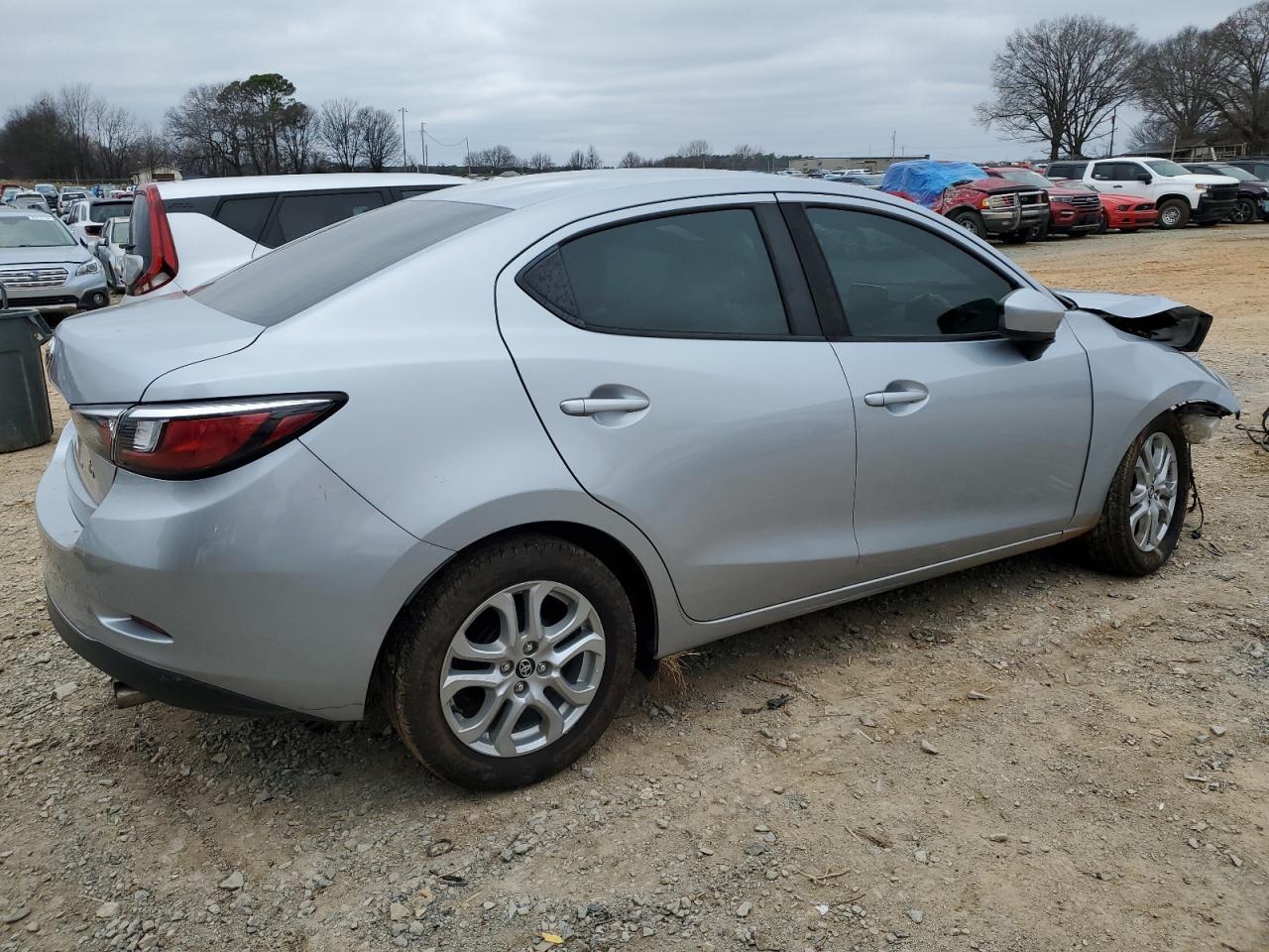 2017 Toyota Yaris Ia - Фото 3
