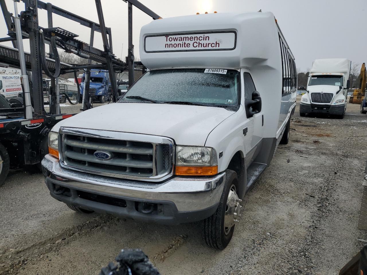 2000 Ford F550 Super Duty - Image 2