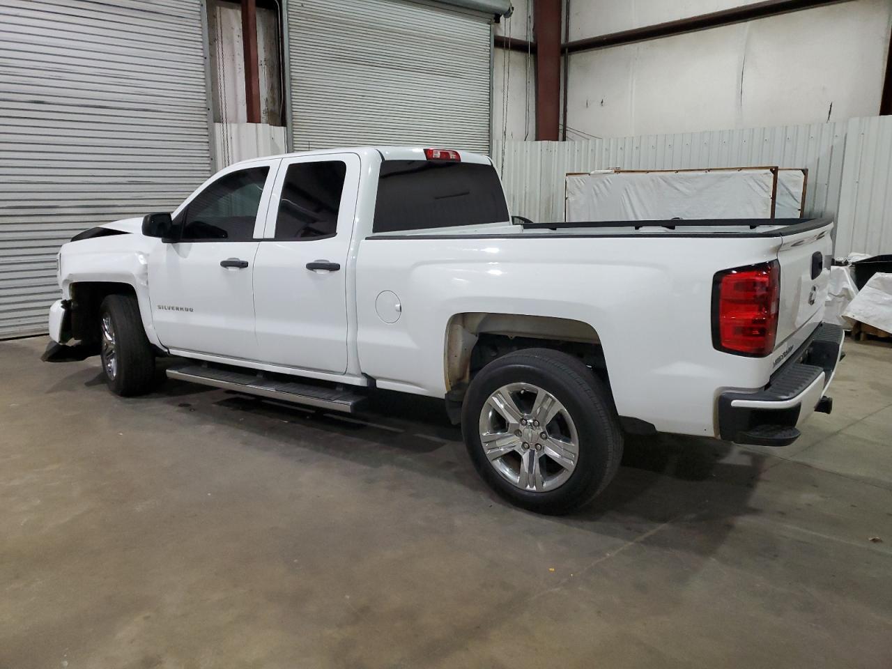2017 Chevrolet Silverado C1500 Custom - Фото 2