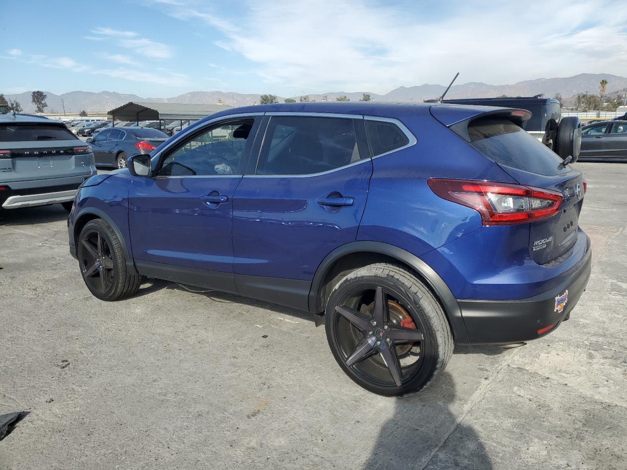 2021 Nissan Rogue Sport S - Фото 2